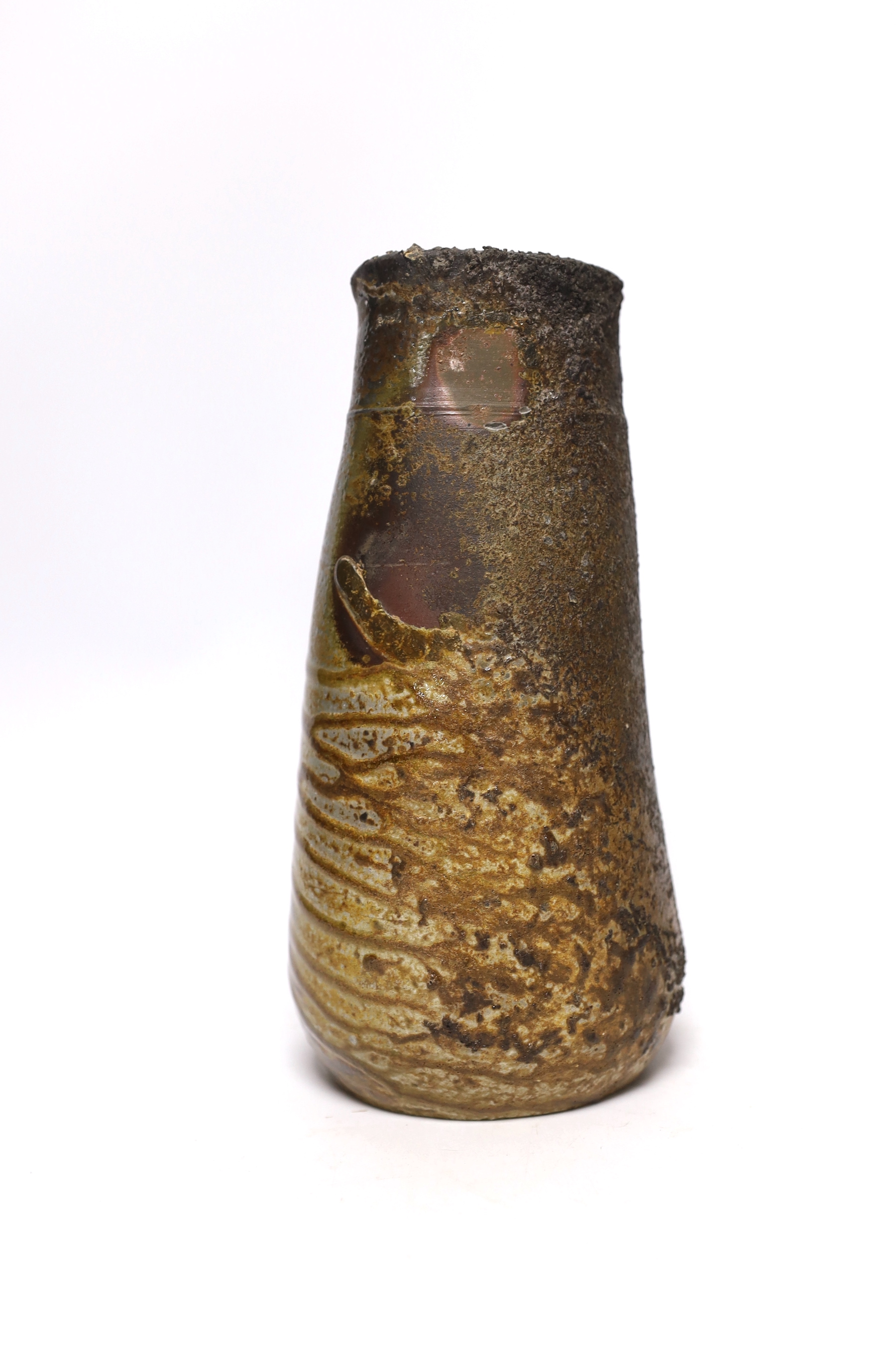 Fujiwara Yu (Japanese, b.1932), a Bizen stoneware vase, 26cm high